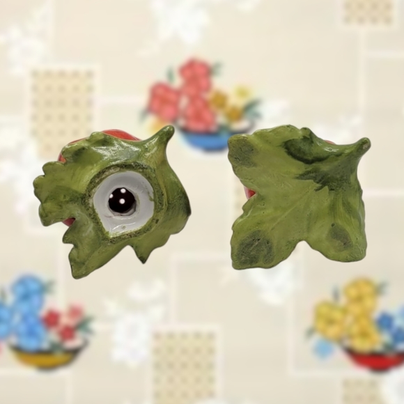 Vintage MCM Ceramic Tomato Pepper Shaker And Salt Cellar - Picture 9 of 9